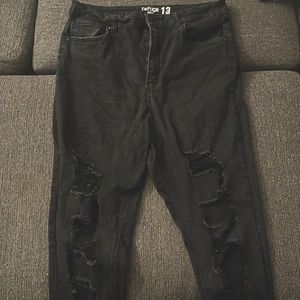 High Rise - Black Ripped Jeans